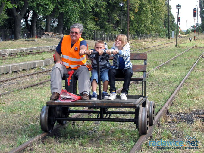 Zdjęcie pikniku kolejowego