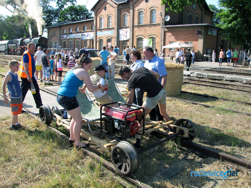 Zdjęcie pikniku kolejowego