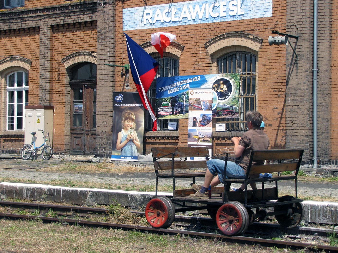 Zdjęcie pikniku kolejowego